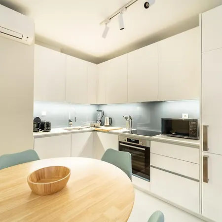 Apartment On The Square - Center By House And People
