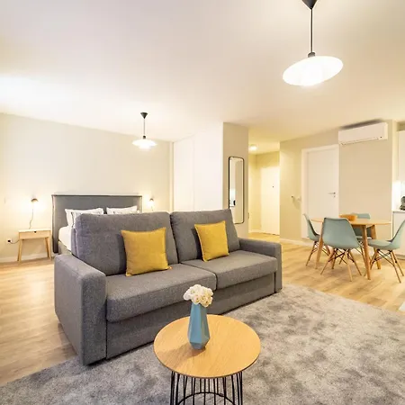 On The Square - Center By House And People Braga