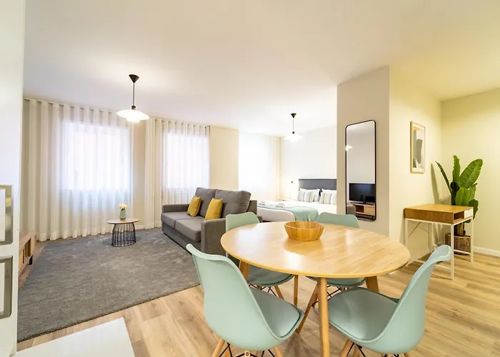 On The Square - Center By House And People Apartment *